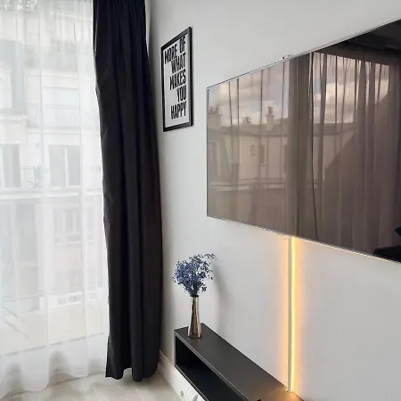Charming Studette With Balcony Paris La Defense アパート ピュトー