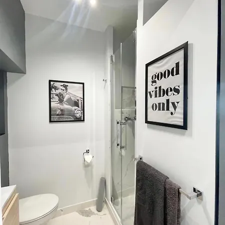Charming Studette With Balcony Paris La Defense *