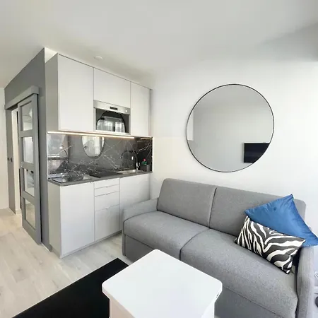 Charming Studette With Balcony Paris La Defense * ピュトー